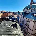 Apartment With Roof View Next To Railway Station